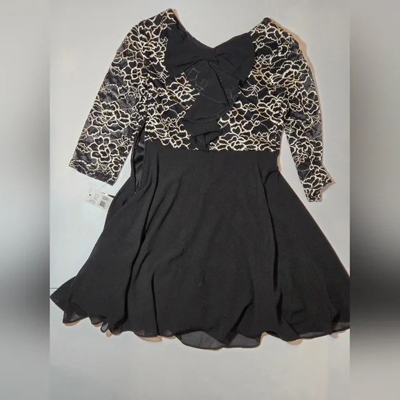 Amy Wear Black Dress With Cream/light Gold Colored Rose Lace Detail - Picture 3 of 8